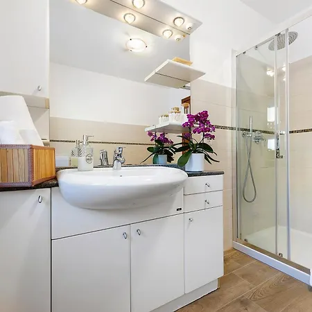 아파트 Alpenglow Maison Lugon *